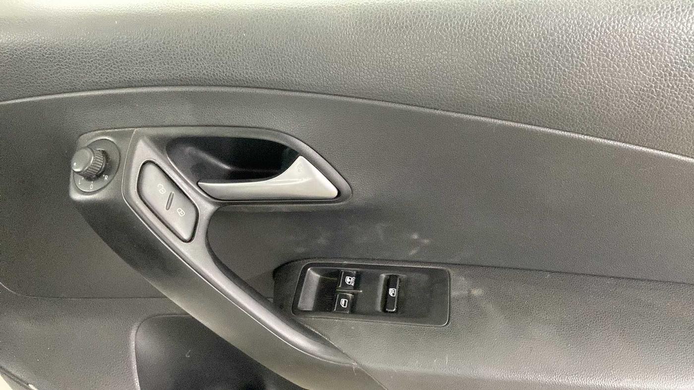 2018 Volkswagen Polo COMFORTLINE 1.0L MPI, Petrol, Manual, 28,377 km, Driver Side Door Panels Control