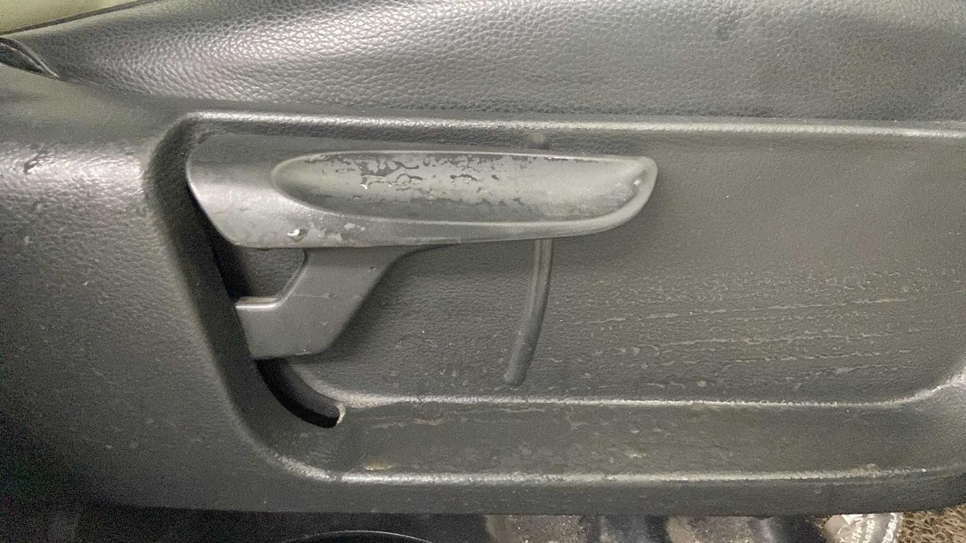 2018 Volkswagen Polo COMFORTLINE 1.0L MPI, Petrol, Manual, 28,377 km, Driver Side Adjustment Panel