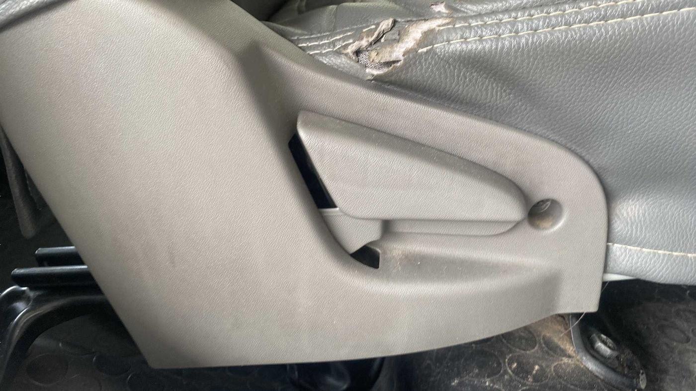 2016 Datsun Go T, Petrol, Manual, 85,777 km, Driver Side Adjustment Panel