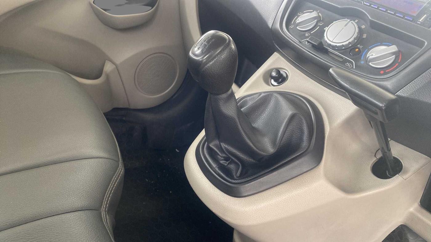 2016 Datsun Go T, Petrol, Manual, 85,777 km, Gear Lever