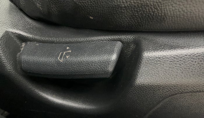 2019 Hyundai Elite i20 MAGNA PLUS 1.2, Petrol, Manual, 61,702 km, Driver Side Adjustment Panel