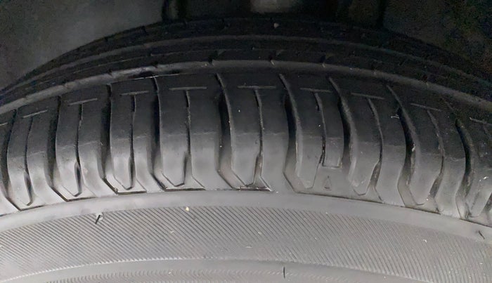 2022 Tata ALTROZ XE PLUS DIESEL, Diesel, Manual, 5,825 km, Left Front Tyre Tread