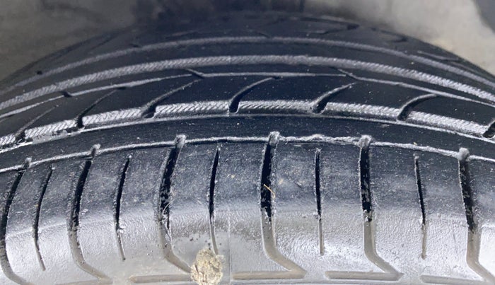 2014 Hyundai Verna FLUIDIC 1.4 EX CRDI, Diesel, Manual, 57,555 km, Right Front Tyre Tread