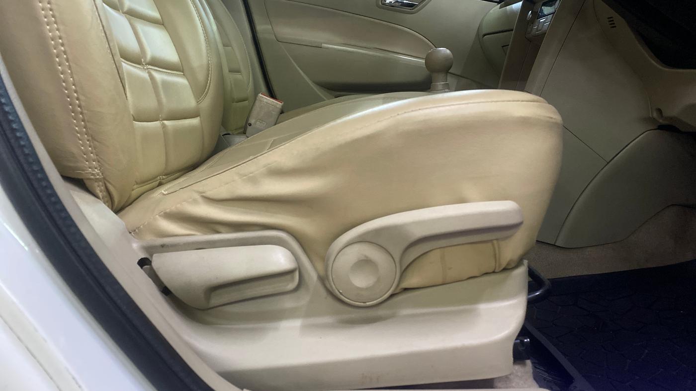 2016 Maruti Swift Dzire ZXI, Petrol, Manual, 28,191 km, Driver Side Adjustment Panel