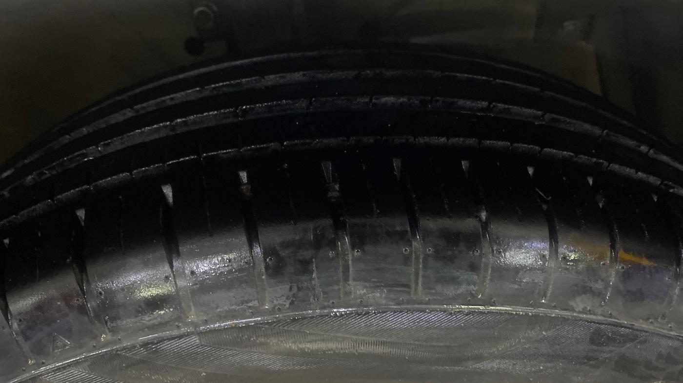 2016 Maruti Swift Dzire ZXI, Petrol, Manual, 28,191 km, Right Front Tyre Tread