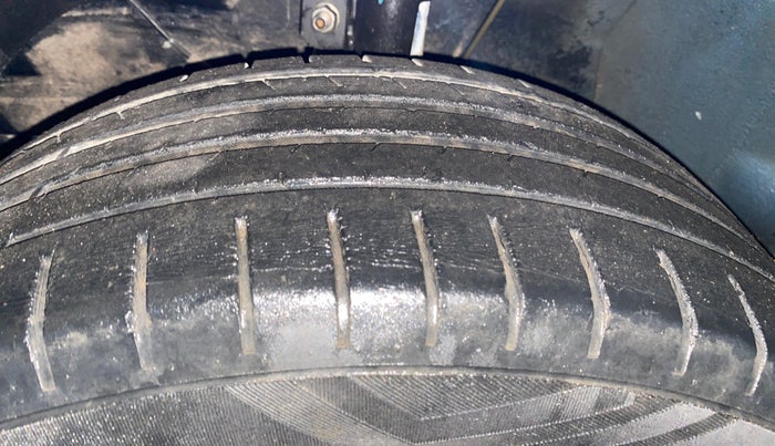 2017 Maruti Baleno ALPHA PETROL 1.2, Petrol, Manual, 68,698 km, Left Front Tyre Tread