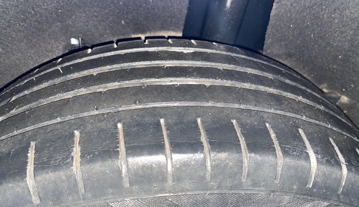 2017 Maruti Baleno ALPHA PETROL 1.2, Petrol, Manual, 68,698 km, Left Rear Tyre Tread