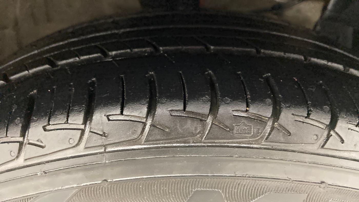 2017 Maruti Ciaz DELTA 1.4 AT PETROL, Petrol, Automatic, 45,176 km, Right Front Tyre Tread