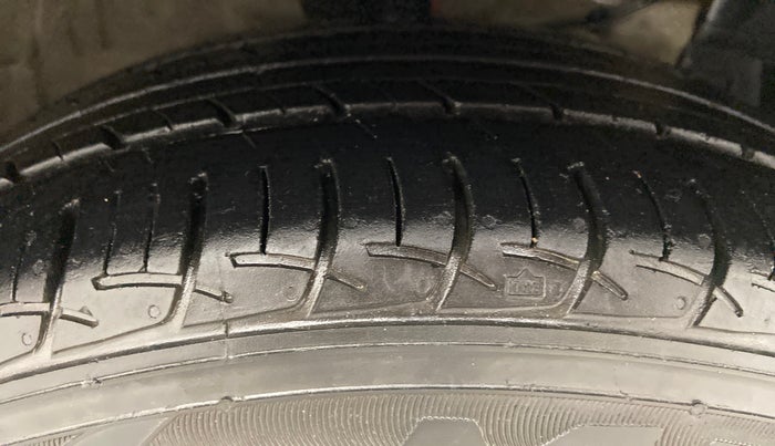 2017 Maruti Ciaz DELTA 1.4 AT PETROL, Petrol, Automatic, 45,176 km, Right Front Tyre Tread