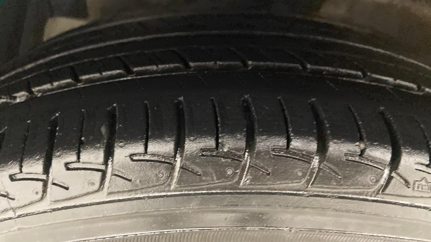 2017 Maruti Ciaz DELTA 1.4 AT PETROL, Petrol, Automatic, 45,176 km, Left Front Tyre Tread