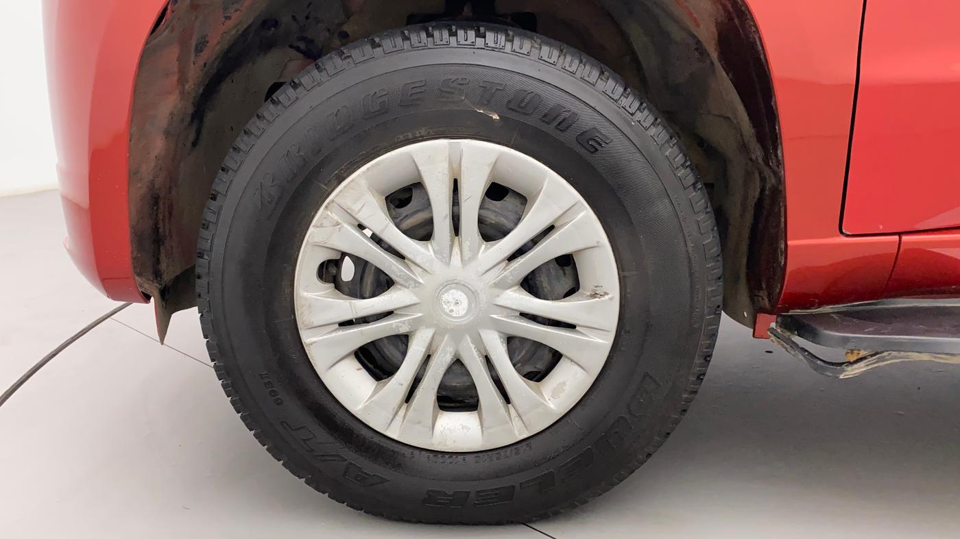 2018 Mahindra TUV300 T6 PLUS, Diesel, Manual, 1,19,655 km, Left Front Wheel