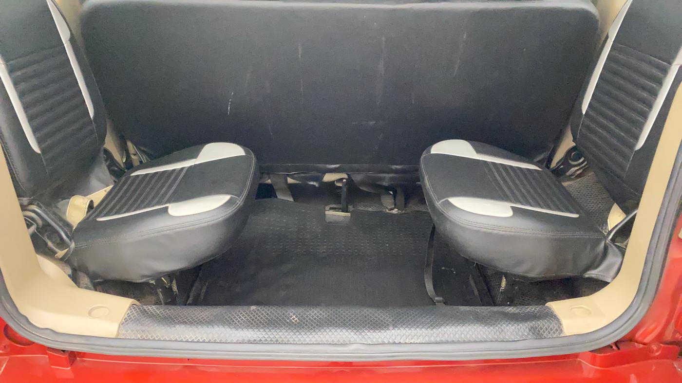 2018 Mahindra TUV300 T6 PLUS, Diesel, Manual, 1,19,655 km, Third Seat Row ( optional )