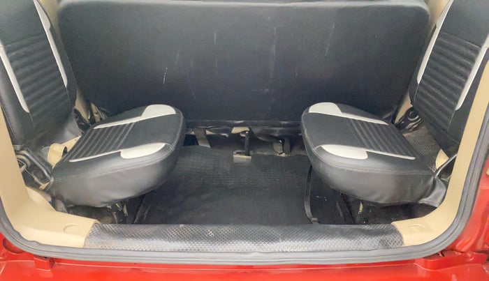 2018 Mahindra TUV300 T6 PLUS, Diesel, Manual, 1,19,655 km, Third Seat Row ( optional )