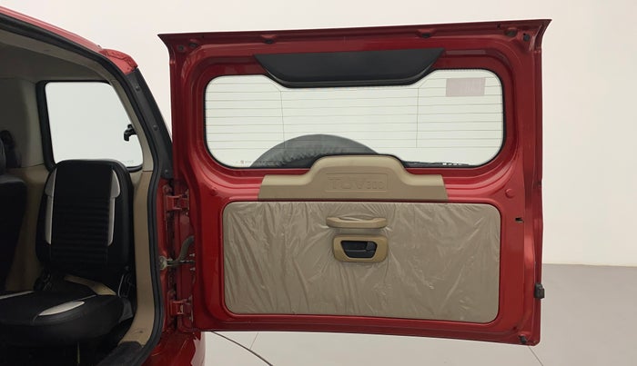 2018 Mahindra TUV300 T6 PLUS, Diesel, Manual, 1,19,655 km, Boot Door Open