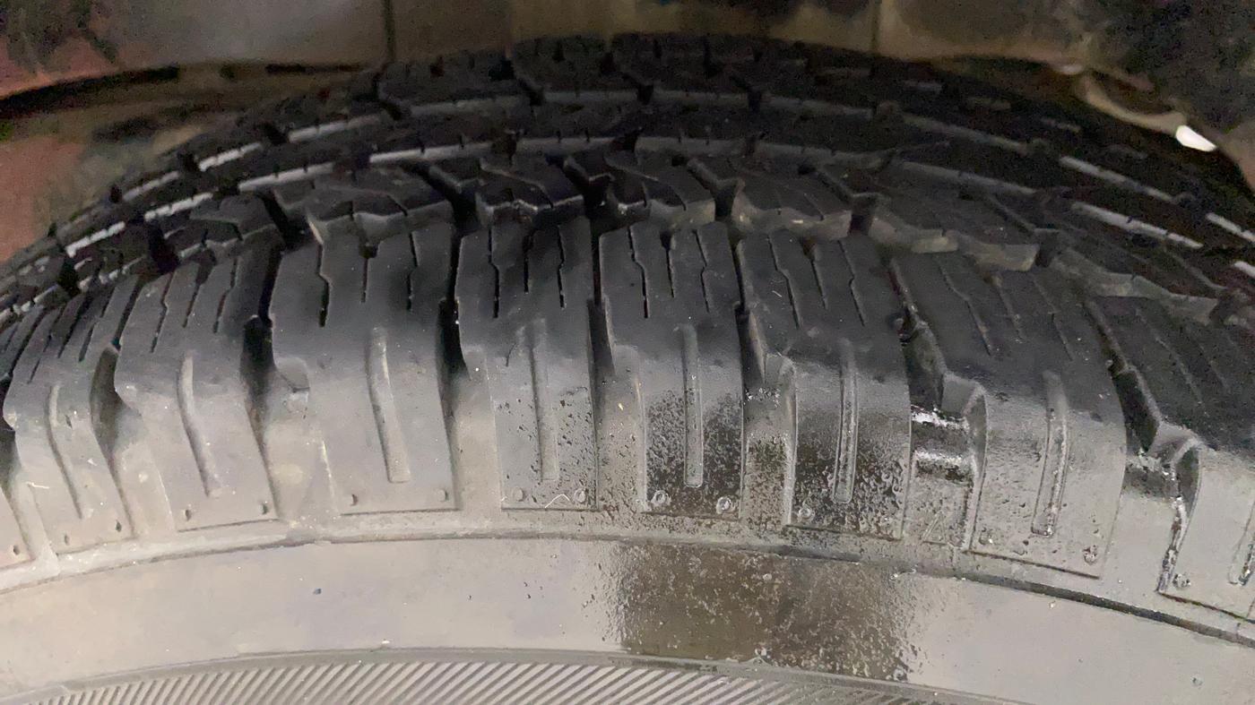 2018 Mahindra TUV300 T6 PLUS, Diesel, Manual, 1,19,655 km, Left Rear Tyre Tread