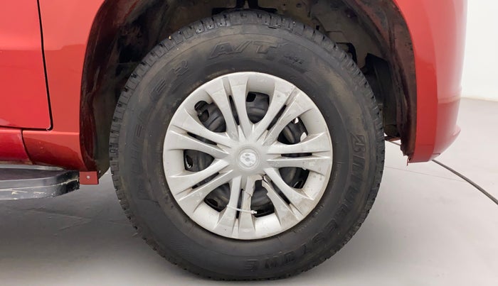 2018 Mahindra TUV300 T6 PLUS, Diesel, Manual, 1,19,655 km, Right Front Wheel