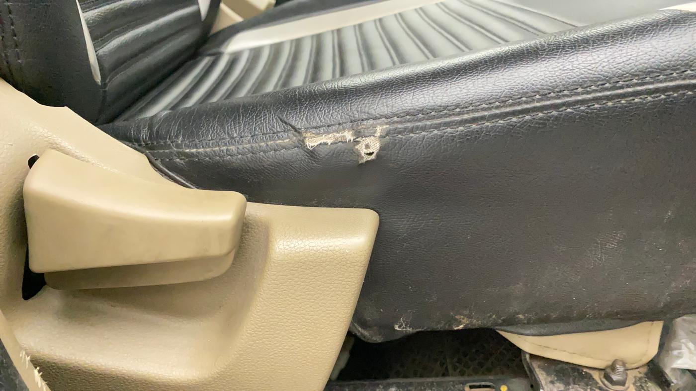 2018 Mahindra TUV300 T6 PLUS, Diesel, Manual, 1,19,655 km, Driver Side Adjustment Panel