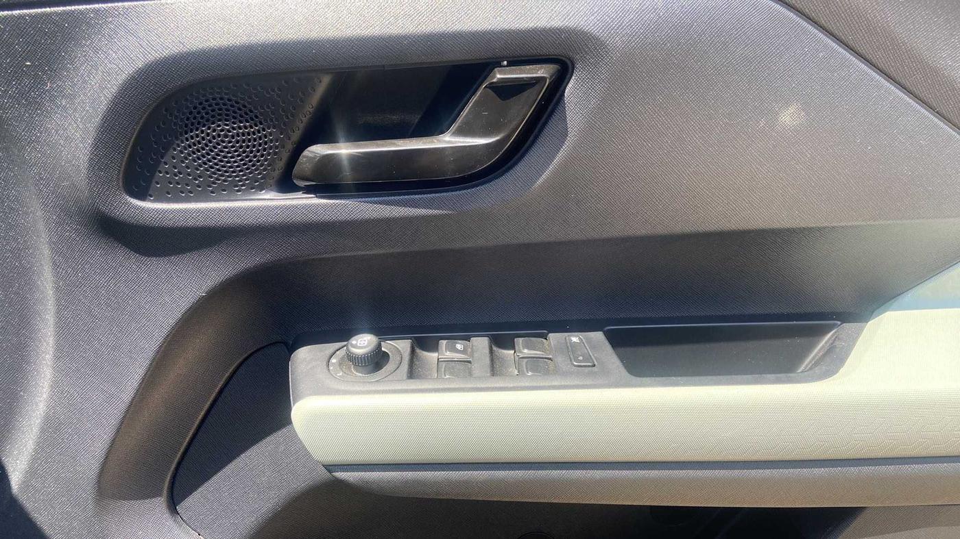 2023 Tata PUNCH ADVENTURE MT, Petrol, Manual, 2,771 km, Driver Side Door Panels Control