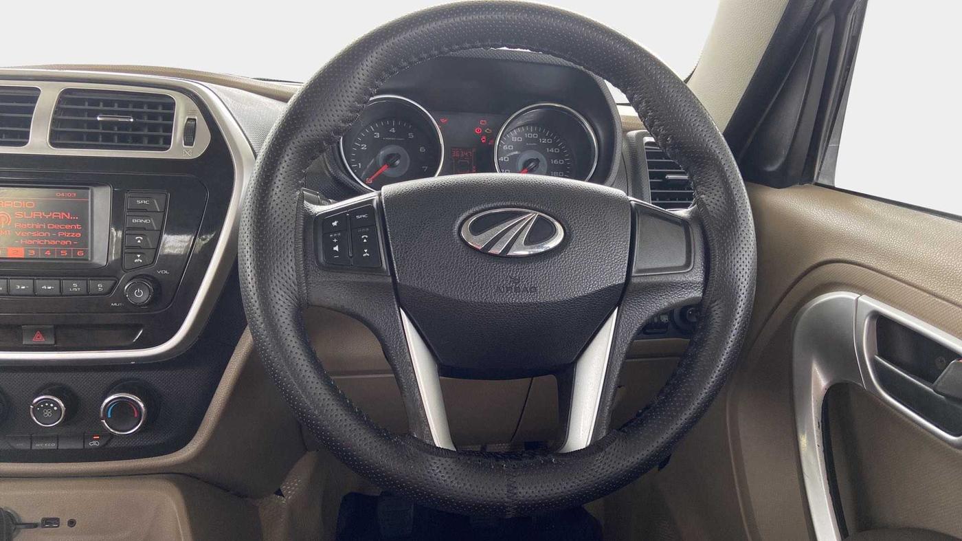 2017 Mahindra TUV300 T8 DUAL TONE, Diesel, Manual, 83,328 km, Steering Wheel Close Up