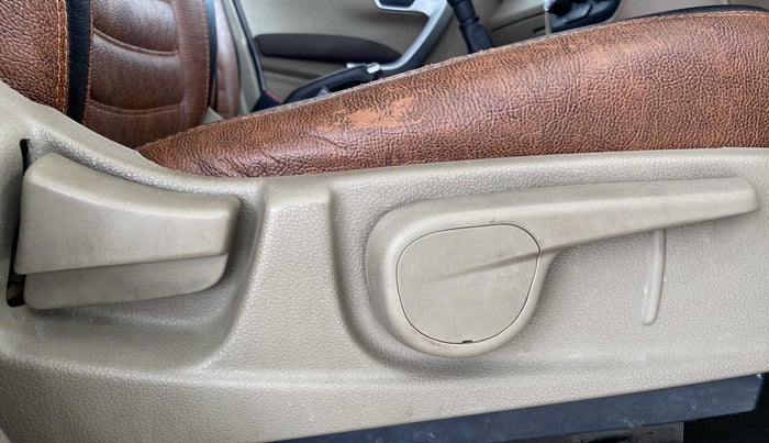 2017 Mahindra TUV300 T8 DUAL TONE, Diesel, Manual, 83,328 km, Driver Side Adjustment Panel