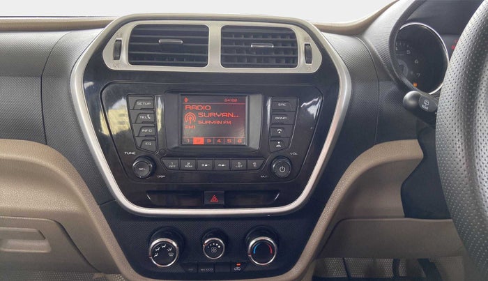 2017 Mahindra TUV300 T8 DUAL TONE, Diesel, Manual, 83,328 km, Air Conditioner