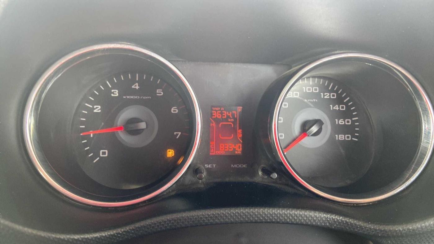 2017 Mahindra TUV300 T8 DUAL TONE, Diesel, Manual, 83,328 km, Odometer Image