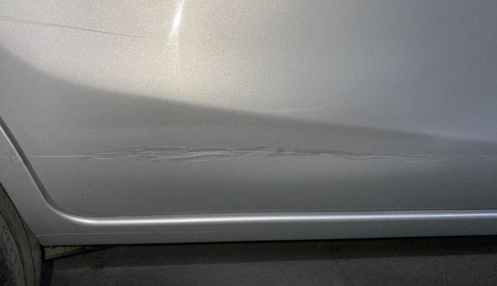 2017 Maruti Alto K10 VXI, Petrol, Manual, 26,415 km, Right rear door - Minor scratches