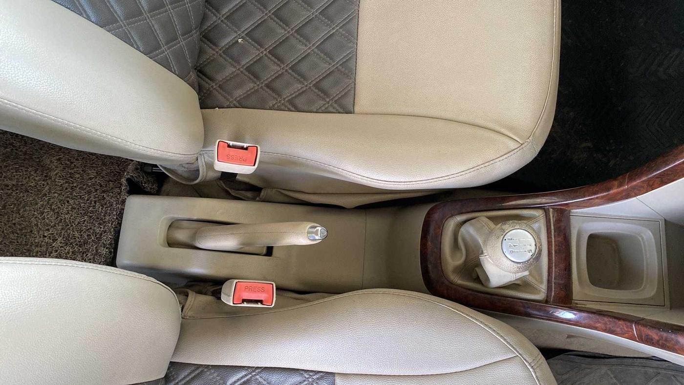 2015 Maruti Ertiga ZXI, Petrol, Manual, 49,651 km, Gear Lever