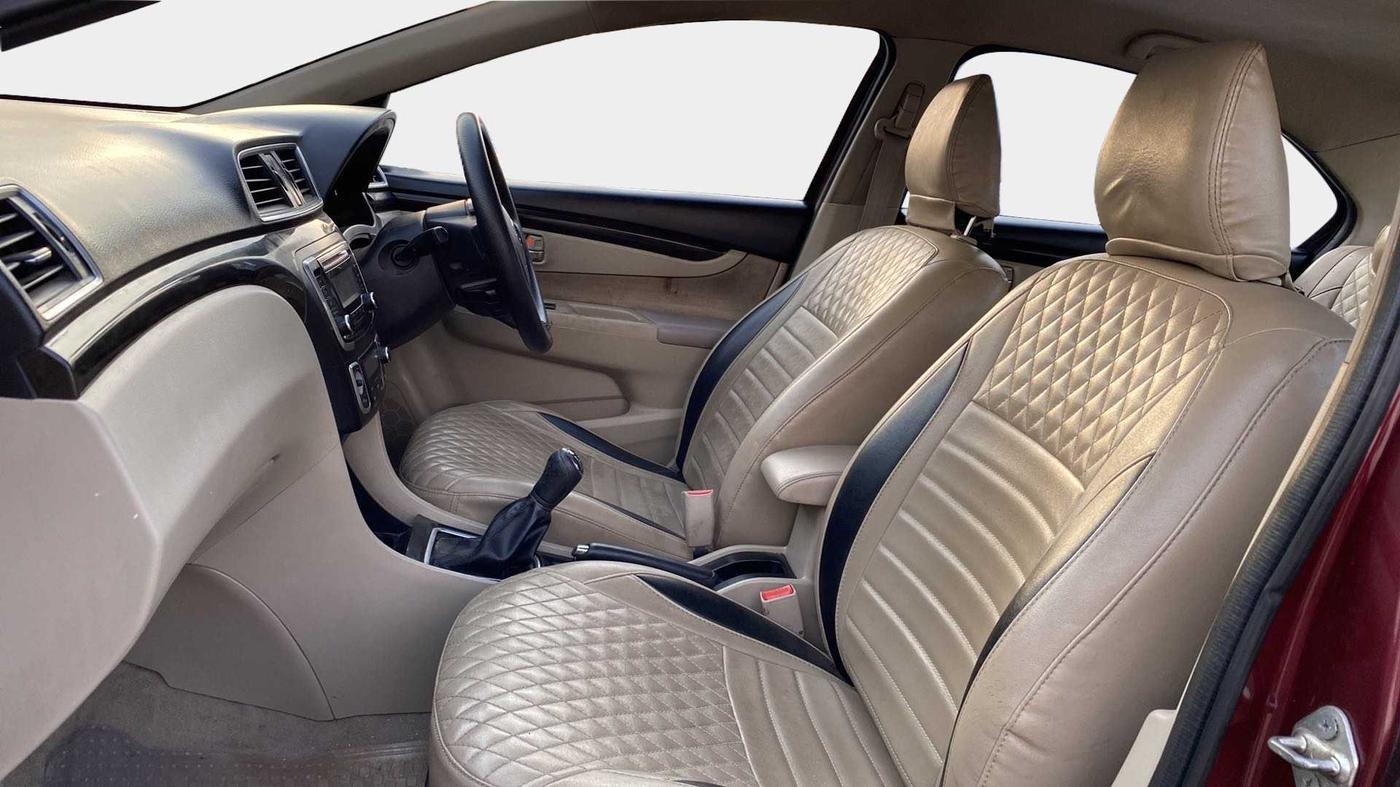 2017 Maruti Ciaz DELTA 1.4 MT PETROL, Petrol, Manual, 86,044 km, Right Side Front Door Cabin