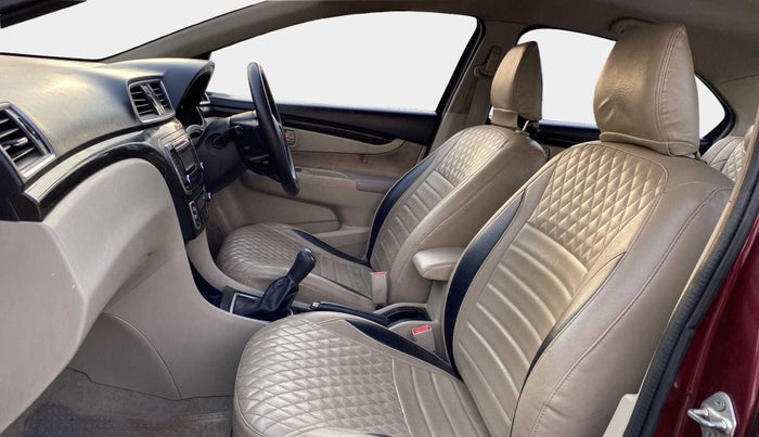 2017 Maruti Ciaz DELTA 1.4 MT PETROL, Petrol, Manual, 86,044 km, Right Side Front Door Cabin