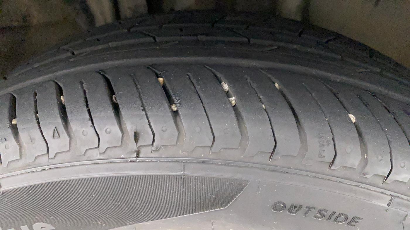 2021 Nissan MAGNITE XE, Petrol, Manual, 74,070 km, Right Front Tyre Tread