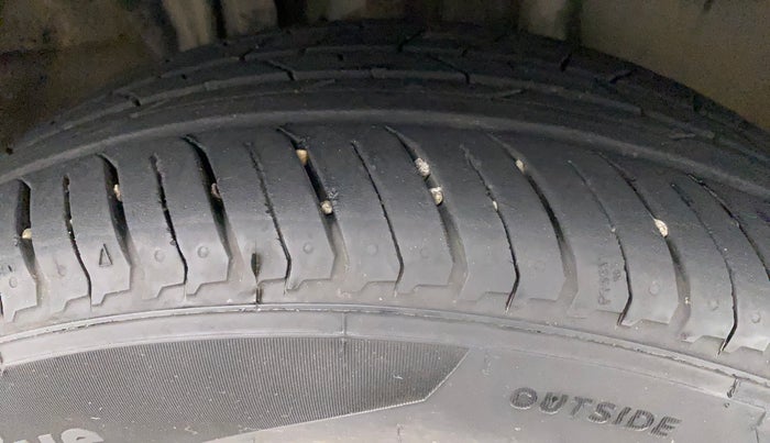 2021 Nissan MAGNITE XE, Petrol, Manual, 74,070 km, Right Front Tyre Tread