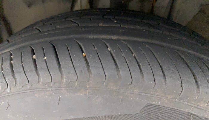 2021 Nissan MAGNITE XE, Petrol, Manual, 74,070 km, Left Front Tyre Tread