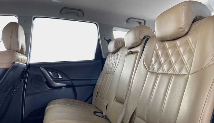 2018 Mahindra XUV500 W7, Diesel, Manual, 38,047 km, Right Side Rear Door Cabin