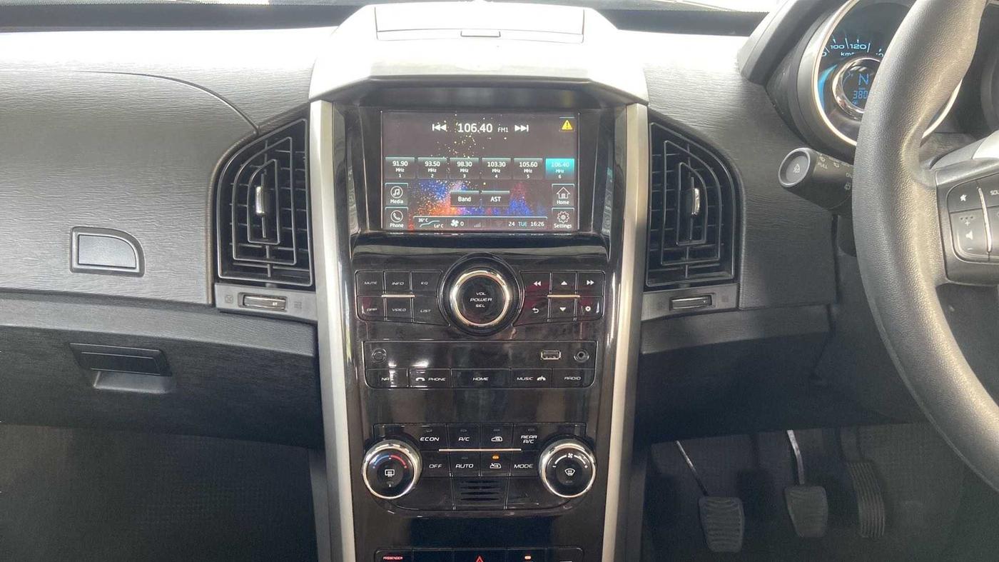 2018 Mahindra XUV500 W7, Diesel, Manual, 38,047 km, Infotainment System