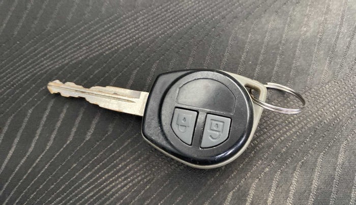 2014 Maruti Swift VXI, Petrol, Manual, 81,068 km, Key Close Up