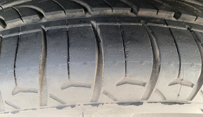 2015 Hyundai Xcent S (O) 1.2, Petrol, Manual, 97,591 km, Left Front Tyre Tread