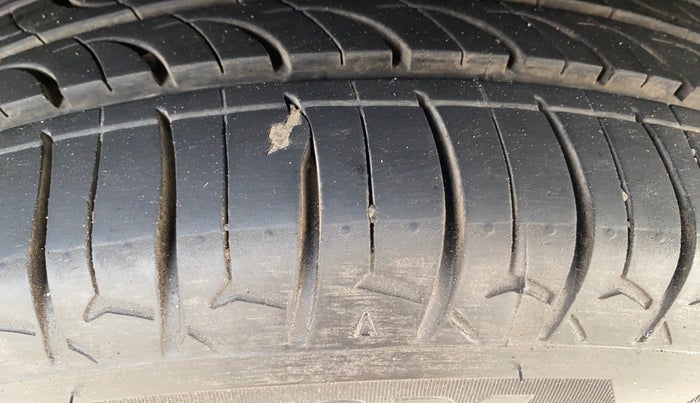 2015 Hyundai Xcent S (O) 1.2, Petrol, Manual, 97,591 km, Left Rear Tyre Tread