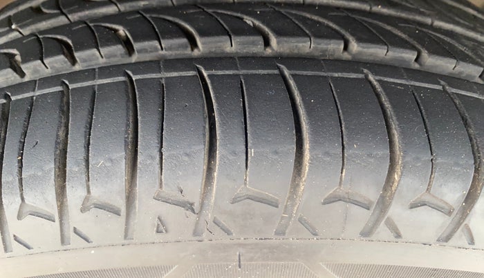 2015 Hyundai Xcent S (O) 1.2, Petrol, Manual, 97,591 km, Right Front Tyre Tread