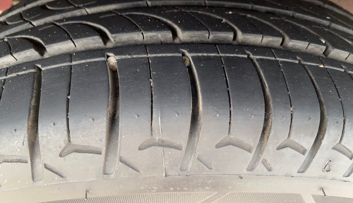 2015 Hyundai Xcent S (O) 1.2, Petrol, Manual, 97,591 km, Right Rear Tyre Tread