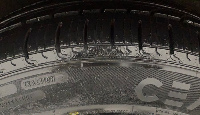 2016 Toyota Etios Liva V, Petrol, Manual, 66,798 km, Left front tyre - Tyre dimensions are different from each other