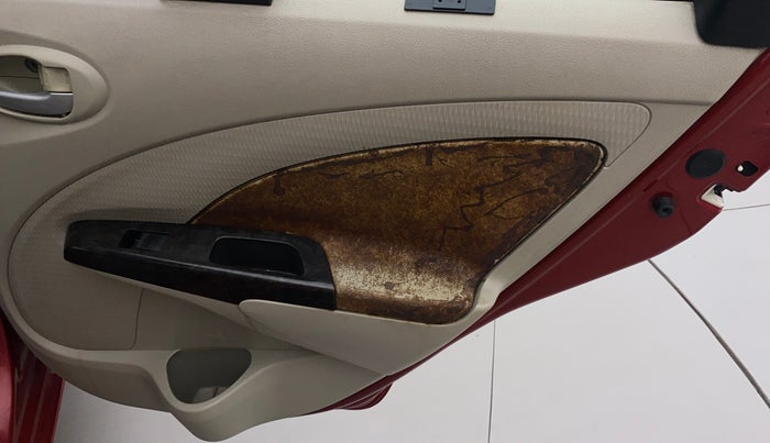 2016 Toyota Etios Liva V, Petrol, Manual, 66,798 km, Right rear door - Trim has minor damage