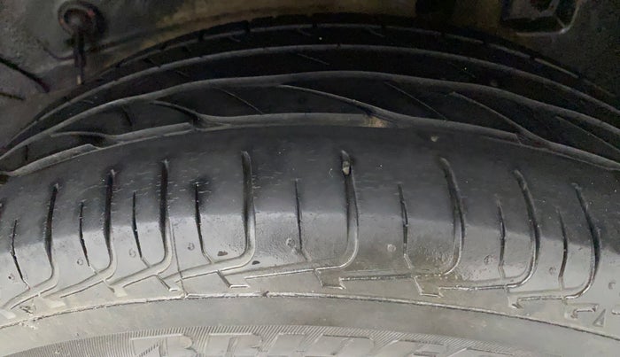 2016 Toyota Etios Liva V, Petrol, Manual, 66,798 km, Left Rear Tyre Tread
