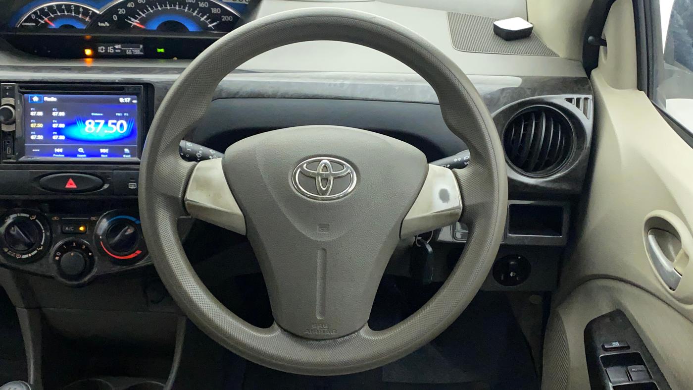 2016 Toyota Etios Liva V, Petrol, Manual, 66,798 km, Steering Wheel Close Up
