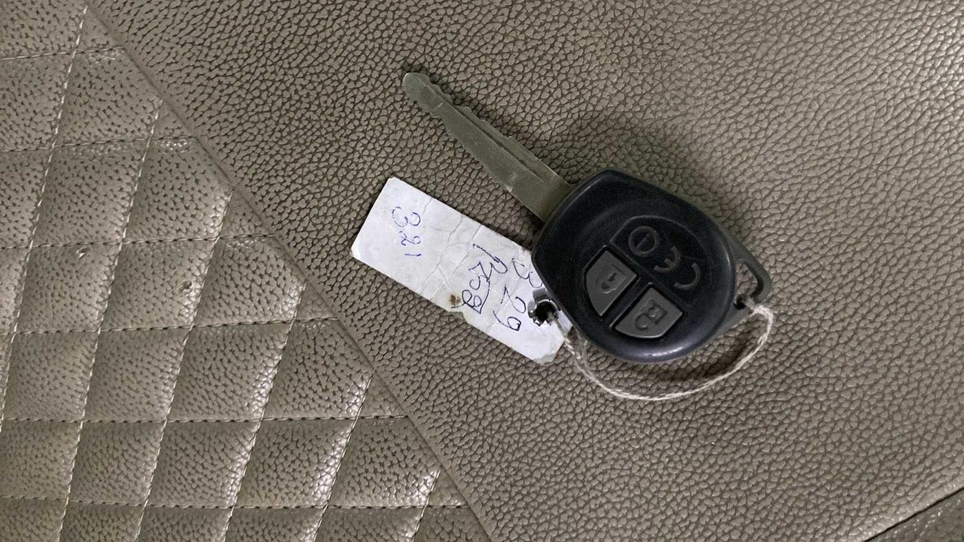 2017 Maruti Dzire VXI, Petrol, Manual, 51,610 km, Key Close Up