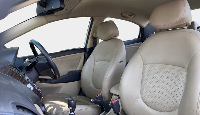 2013 Hyundai Verna FLUIDIC 1.6 VTVT SX, Petrol, Manual, 77,933 km, Right Side Front Door Cabin