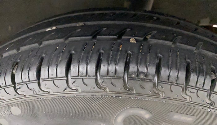 2019 Renault Kwid RXL, Petrol, Manual, 62,947 km, Left Rear Tyre Tread