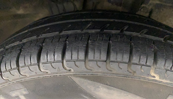 2019 Renault Kwid RXL, Petrol, Manual, 62,947 km, Right Front Tyre Tread