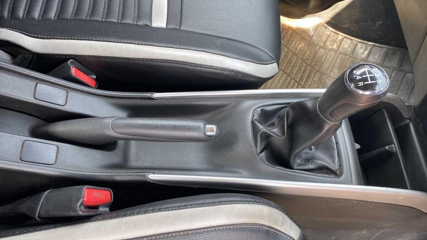 2017 Maruti Baleno DELTA PETROL 1.2, Petrol, Manual, 64,218 km, Gear Lever