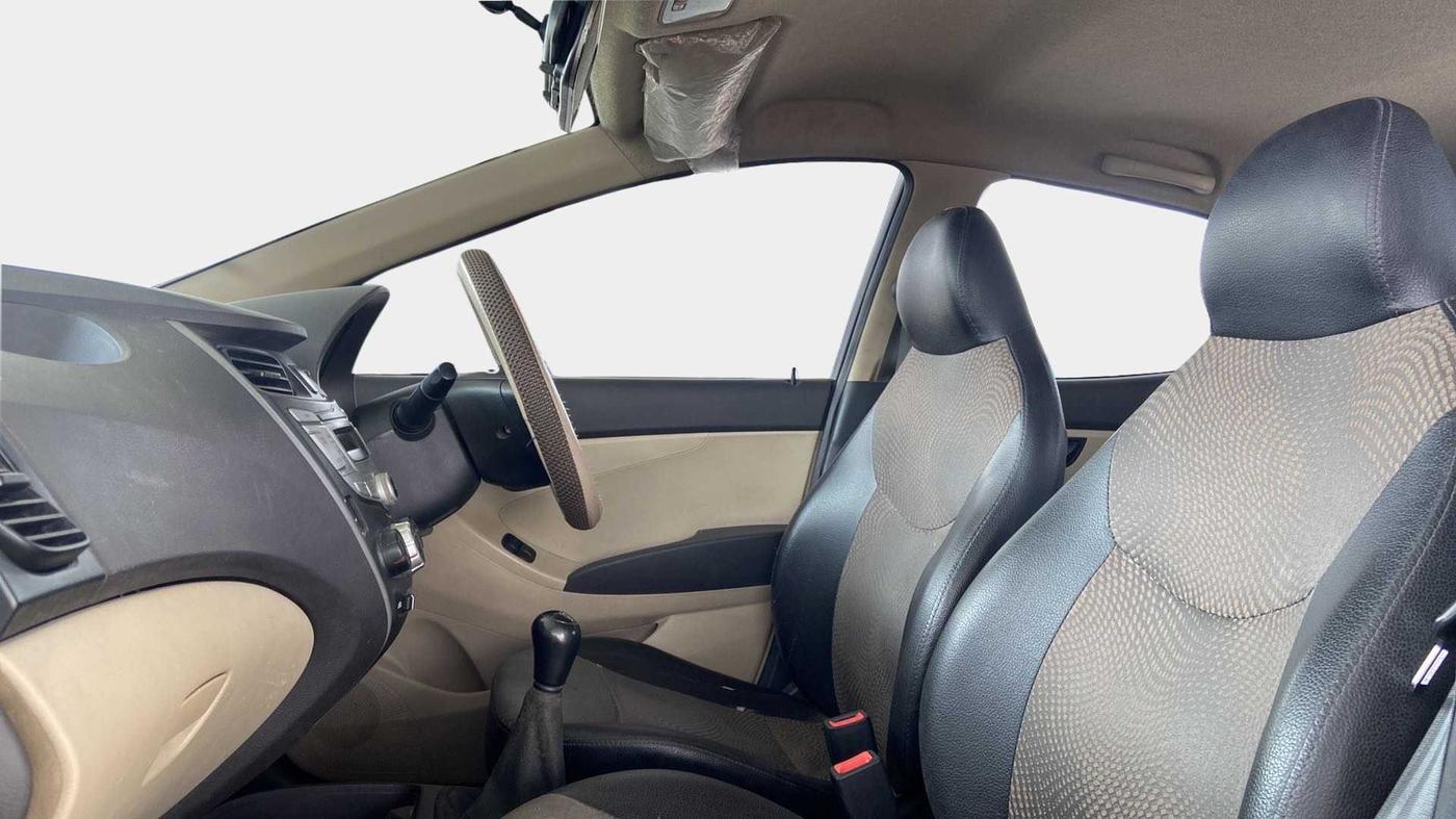 2015 Hyundai Eon MAGNA +, Petrol, Manual, 68,004 km, Right Side Front Door Cabin